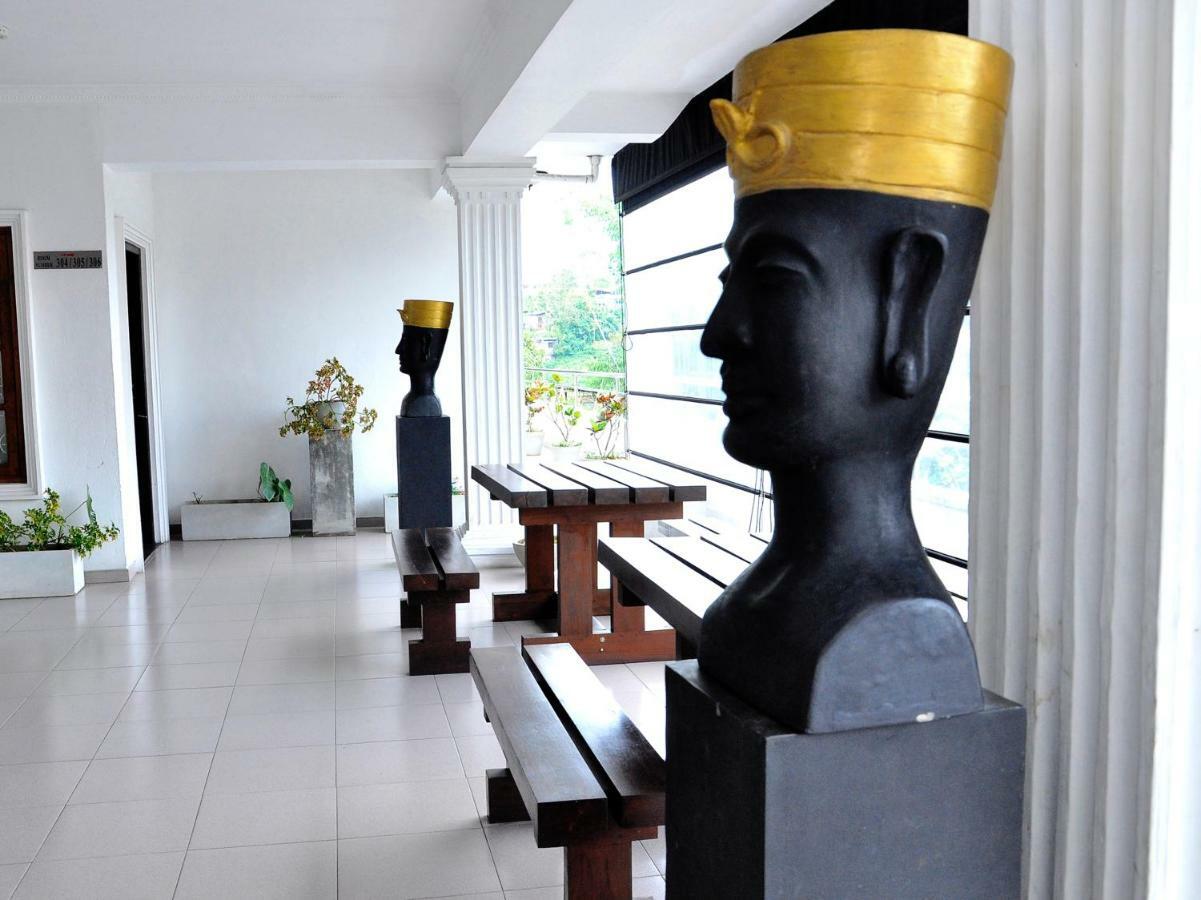 Laa Adams - The Luxurious Living Hotel Hatton Buitenkant foto